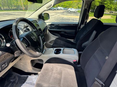 Used 2015 Dodge Grand Caravan SXT FWD image 29