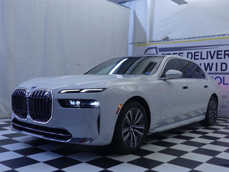 Used 2024 BMW i7 xDrive60 w/ Premium Package AWD/4WD image 2