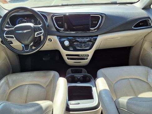 Used 2021 Chrysler Pacifica Touring-L w/ Uconnect Theater Family Group image 9