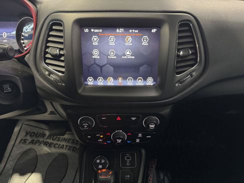 Used 2020 Jeep Compass Trailhawk AWD/4WD image 21