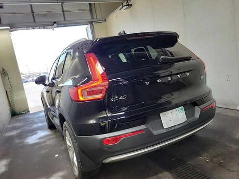 Used 2021 Volvo XC40 T5 Momentum AWD/4WD image 2