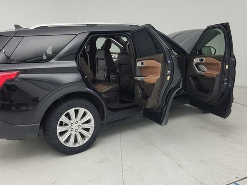 Used 2021 Ford Explorer King Ranch w/ Premium Technology Package AWD/4WD image 12