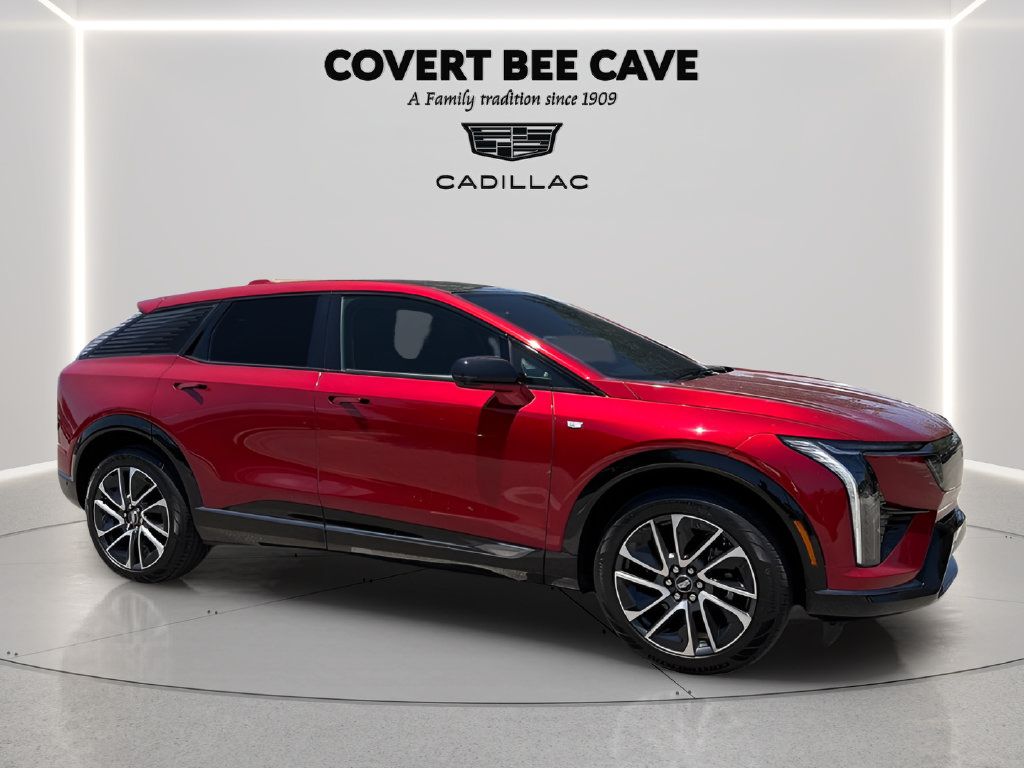 Certified 2025 Cadillac Optiq Sport 2 w/ LPO, Floor Liner Package AWD/4WD image 21