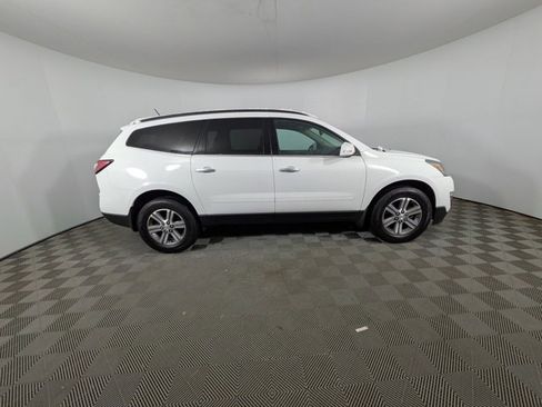 Used 2017 Chevrolet Traverse LT image 2