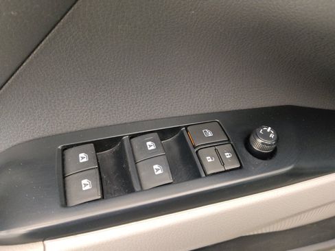 Used 2020 Toyota Camry LE w/ Carpet Mat Package image 27