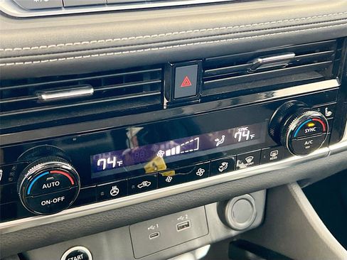 Used 2021 Nissan Rogue SV image 12