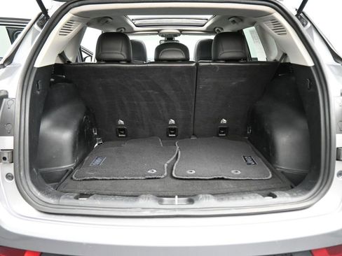 Used 2018 Jeep Compass Latitude w/ Popular Equipment Group image 16