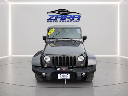 Used 2016 Jeep Wrangler Unlimited Sahara AWD/4WD image 9