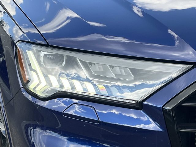 Used 2023 Audi SQ7 Prestige AWD/4WD image 9
