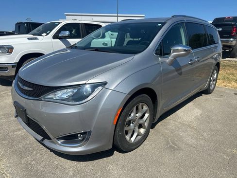 Used 2019 Chrysler Pacifica Limited FWD image 1