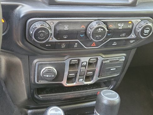Used 2023 Jeep Gladiator Overland AWD/4WD image 31