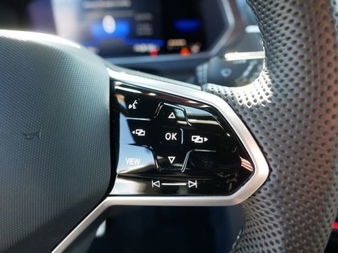 Certified 2022 Volkswagen Tiguan SE R-Line image 26