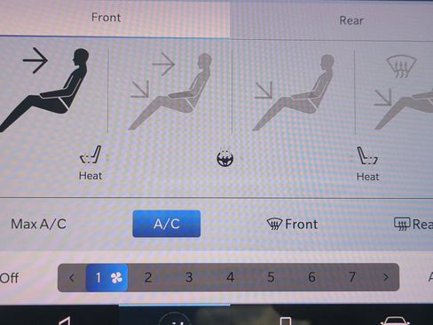 Used 2023 Chrysler Pacifica Touring-L image 25