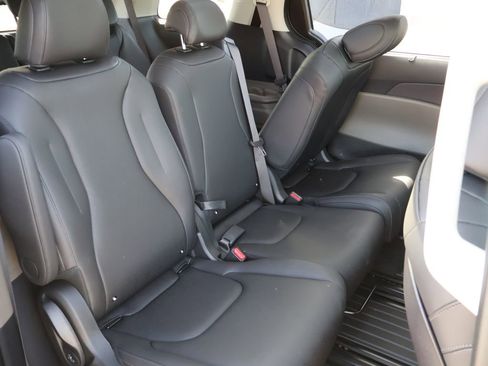 New 2026 Kia Carnival SX image 7