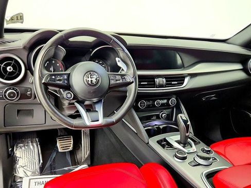 Used 2022 Alfa Romeo Stelvio Veloce AWD/4WD image 13