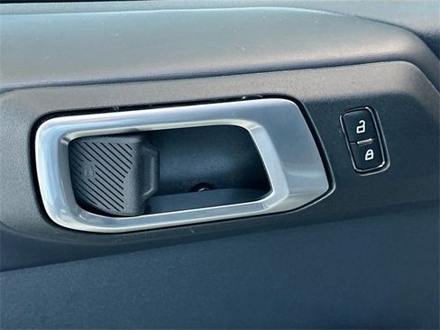 Used 2025 Ford Bronco Badlands image 15