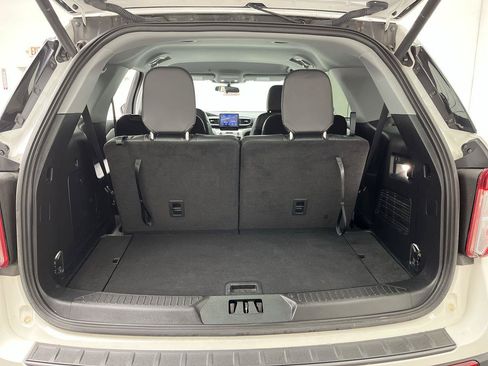 Certified 2023 Ford Explorer XLT w/ Equipment Group 202A AWD/4WD image 3