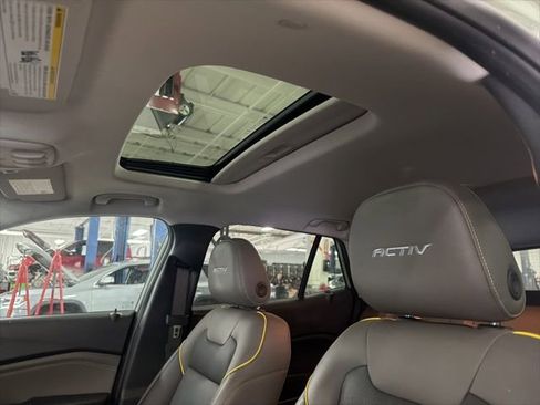 Used 2025 Chevrolet Trax ACTIV w/ Sunroof Package image 17