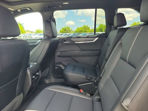 Used 2024 GMC Acadia Elevation w/ Luxury Package FWD image 12