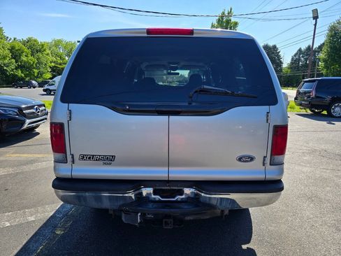 Used 2004 Ford Excursion XLT AWD/4WD image 4