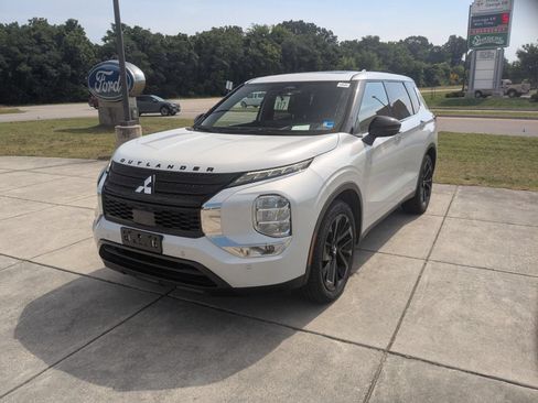 Used 2024 Mitsubishi Outlander SE Black Edition FWD image 7