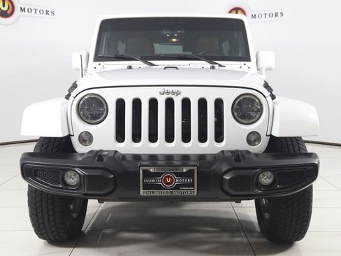Used 2015 Jeep Wrangler Unlimited Sahara w/ Connectivity Group AWD/4WD image 47