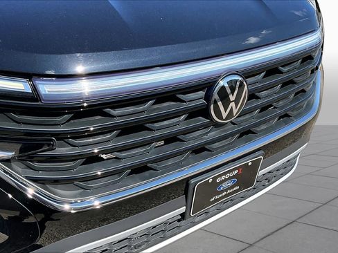 Used 2024 Volkswagen Atlas Cross Sport SE FWD image 30