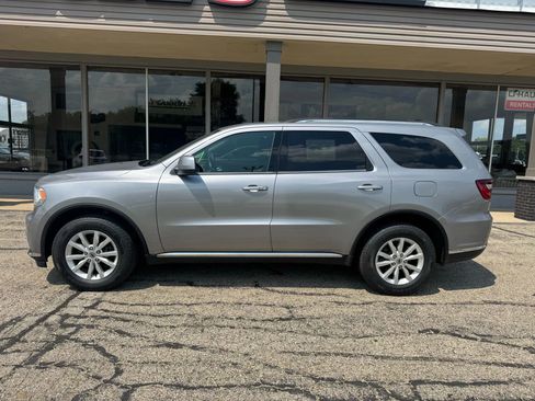 Used 2019 Dodge Durango SXT image 2