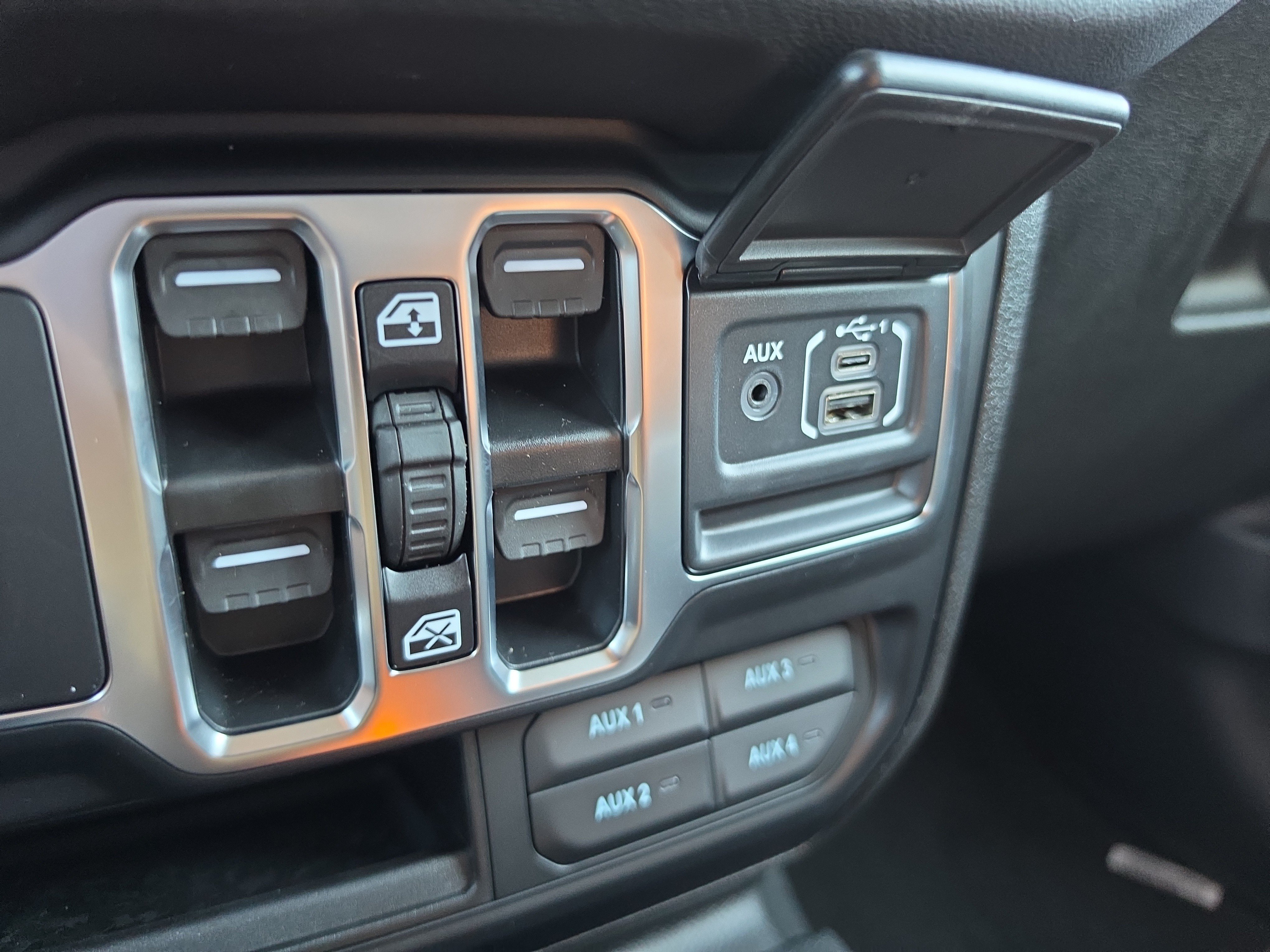 New 2026 Jeep Gladiator Sport AWD/4WD image 30