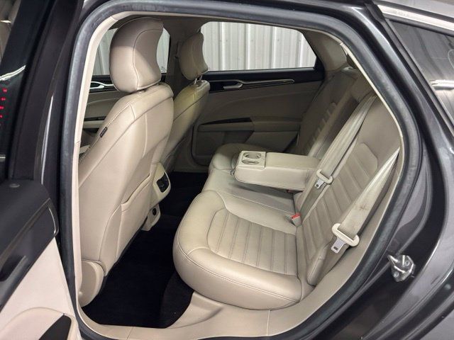 Used 2017 Ford Fusion SE FWD image 11