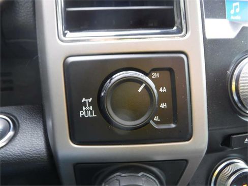 Used 2018 Ford F150 Lariat w/ Equipment Group 502A Luxury image 11