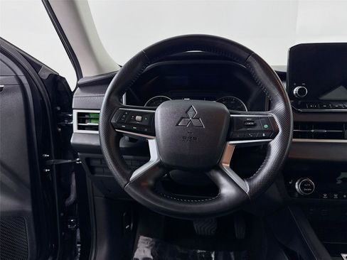 Used 2024 Mitsubishi Outlander SE image 12