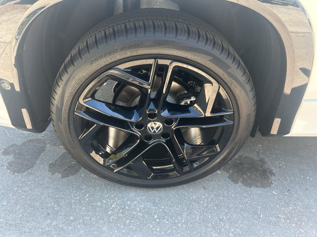 New 2026 Volkswagen Tiguan SE R-Line FWD image 26