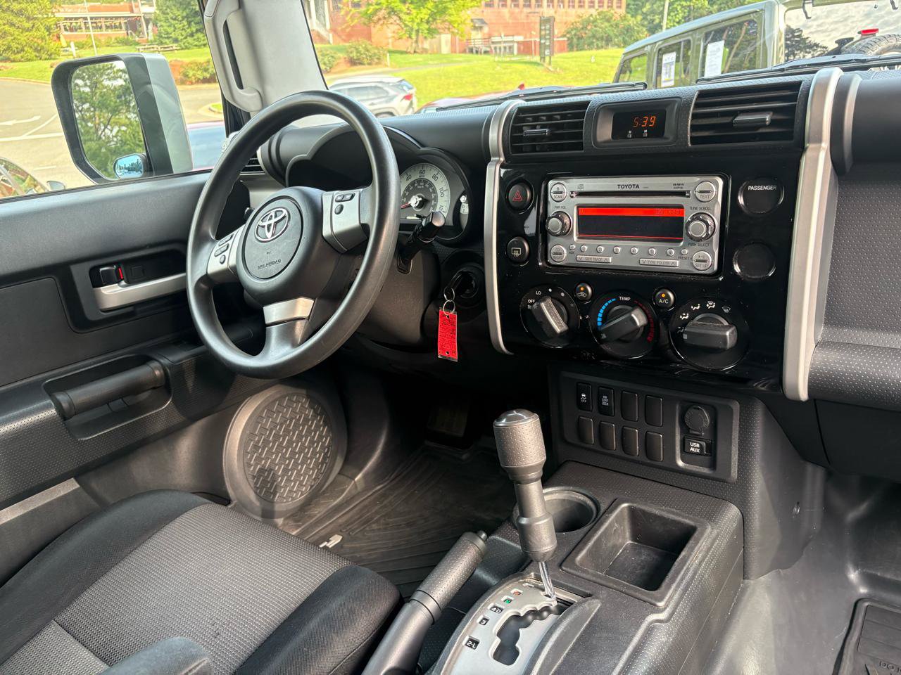 Used 2014 Toyota FJ Cruiser 2WD w/ Convenience Package image 11