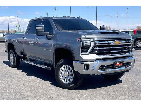 Used 2025 Chevrolet Silverado 3500 LTZ image 2