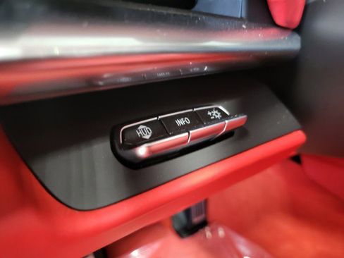 Used 2024 Chevrolet Corvette Stingray Premium Conv w/ Z51 Performance Package image 17