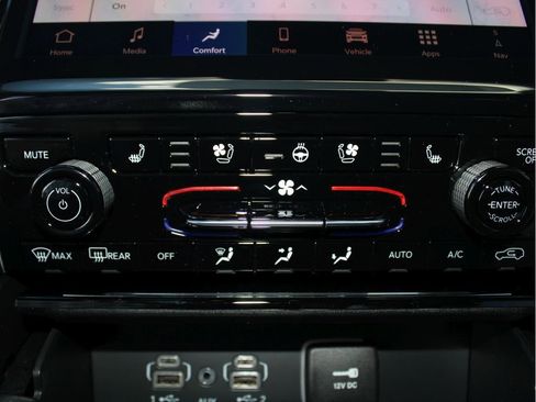 New 2025 Jeep Grand Cherokee Limited w/ Luxury Tech Group II image 18