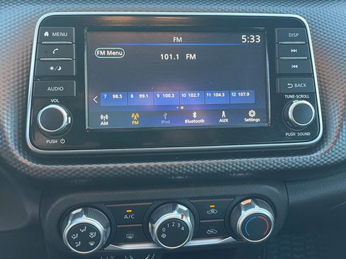 Used 2018 Nissan Kicks S image 13