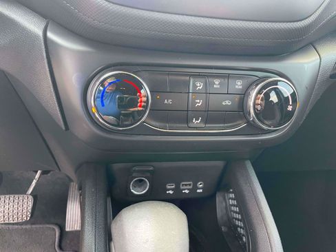 Used 2023 Chevrolet TrailBlazer LS AWD/4WD image 17