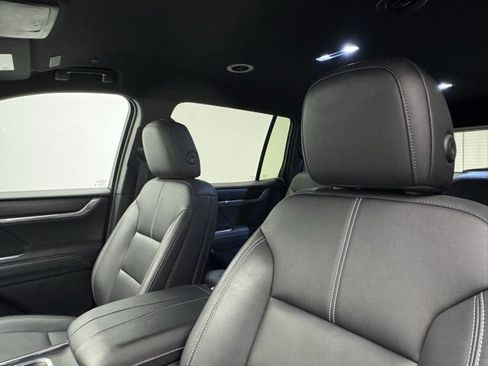 Used 2024 GMC Acadia Elevation image 18