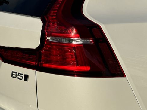 New 2026 Volvo V60 B5 Cross Country Ultra w/ Protection Package Premier image 23