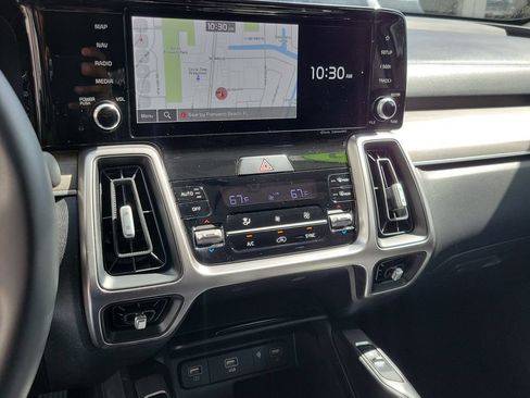 Certified 2023 Kia Sorento EX w/ Panoramic Sunroof Package FWD image 31
