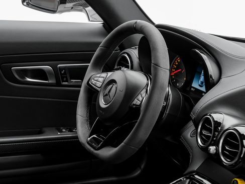 Used 2018 Mercedes-Benz AMG GT R image 10