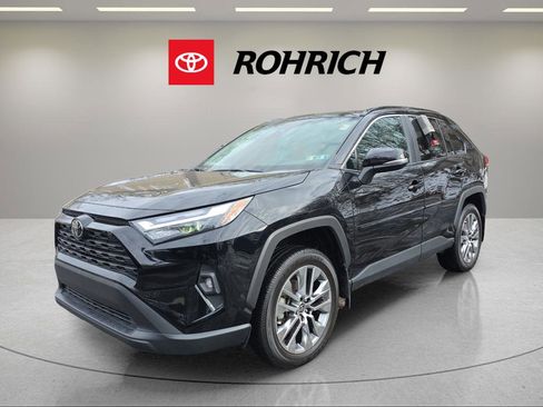 Used 2023 Toyota RAV4 XLE Premium image 1