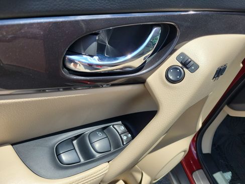 Used 2019 Nissan Rogue SV w/ Premium Package FWD image 22