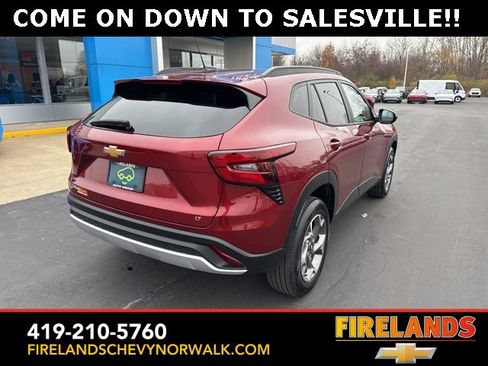 Certified 2024 Chevrolet Trax LT w/ Driver Confidence Package image 11