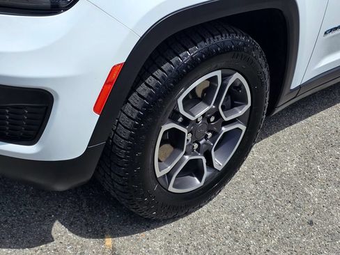 Used 2022 Jeep Grand Cherokee Trailhawk AWD/4WD image 11