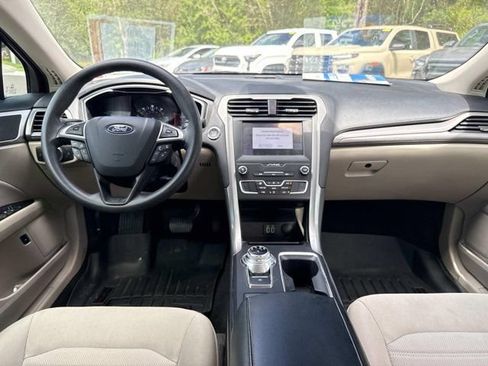 Used 2020 Ford Fusion SE FWD image 21