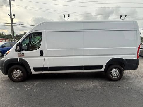 Used 2021 RAM ProMaster 2500 w/ Convenience Group FWD image 4