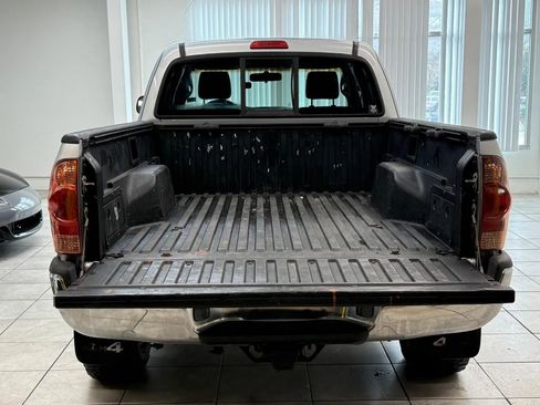 Used 2006 Toyota Tacoma Pickup 4D 6 ft image 19